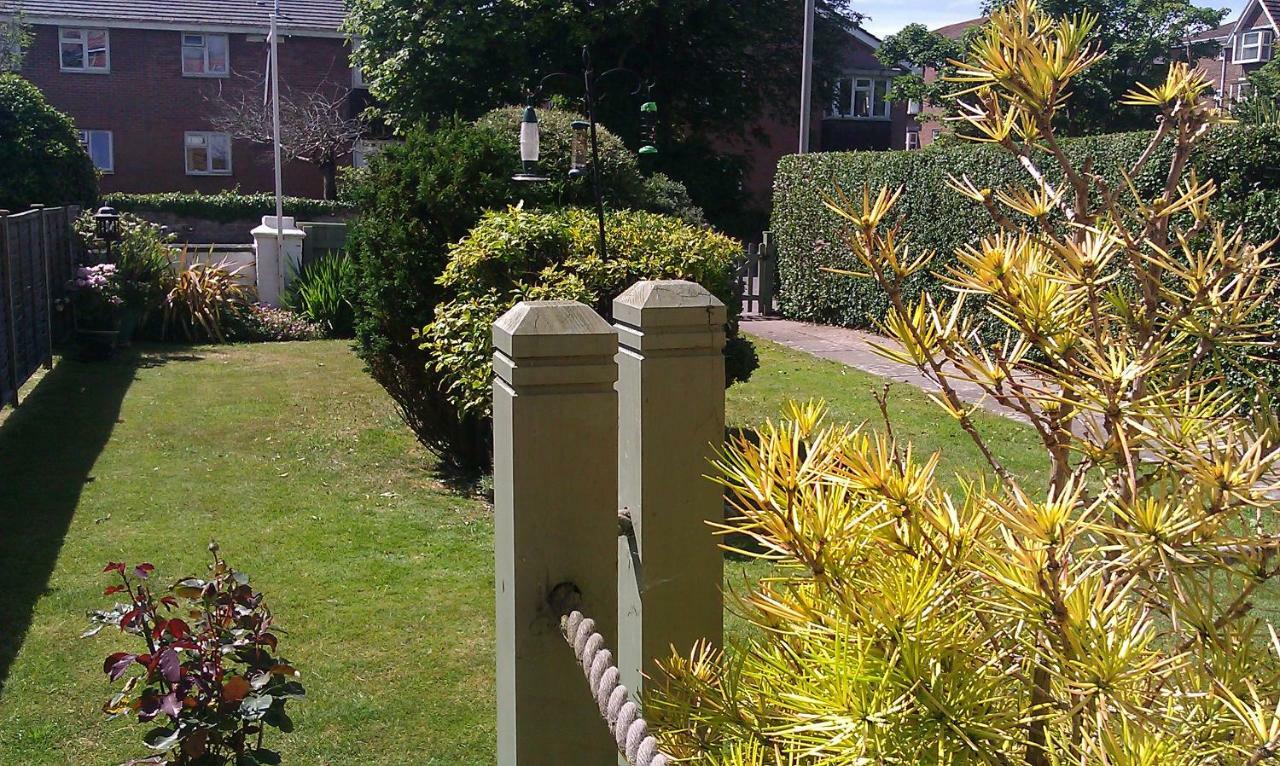 Gables Court Holiday Apartments Суонидж Екстериор снимка