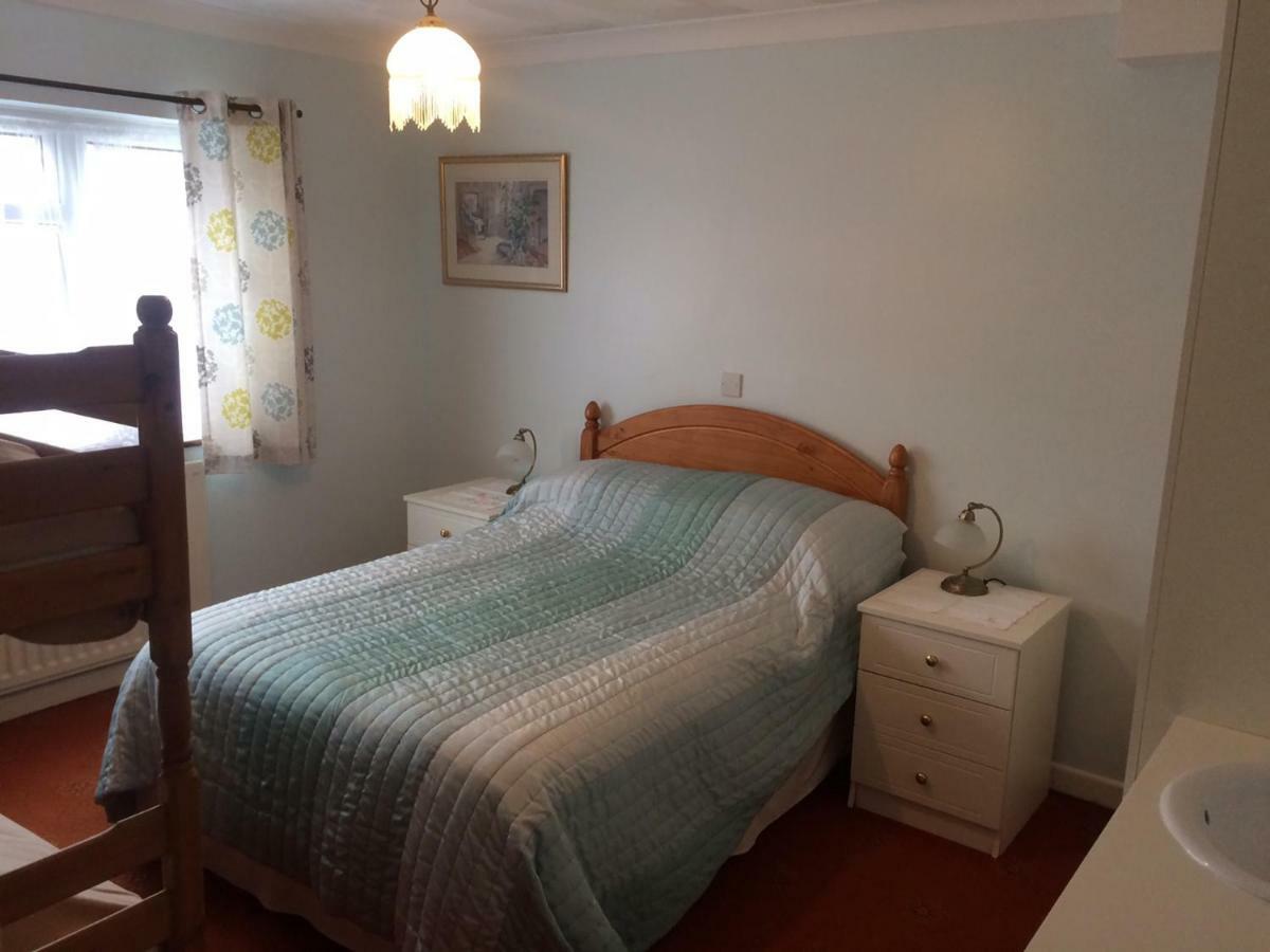 Gables Court Holiday Apartments Суонидж Екстериор снимка